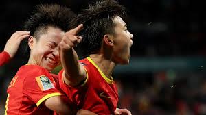 于争夺小组